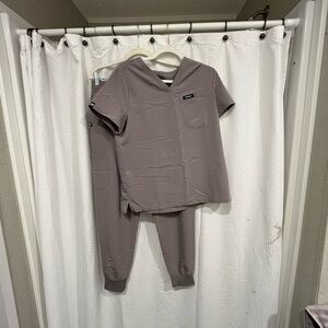 Jaanuu Chrome Gray Women’s Scrub Set